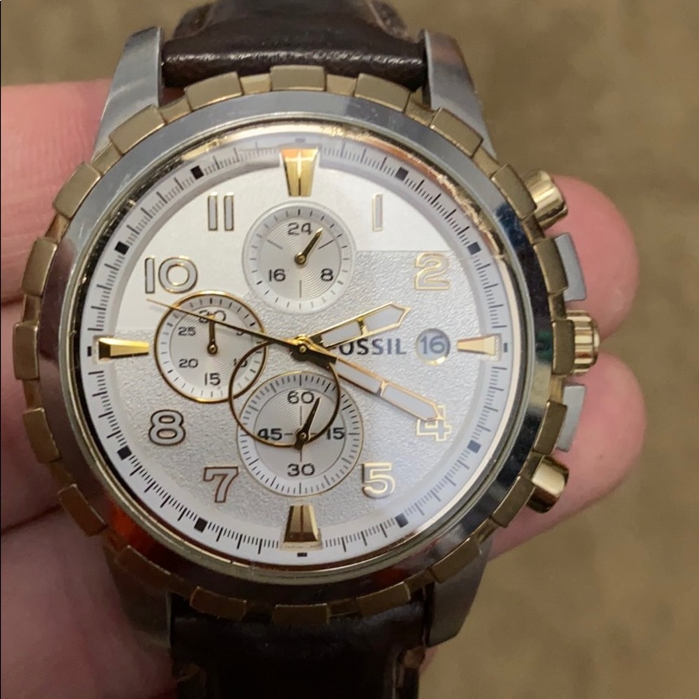 MENS MICHAEL KORS WATCH. NEEDS REPAIR & BATTERY